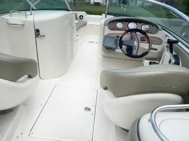 Sea Ray 240 Sundeck