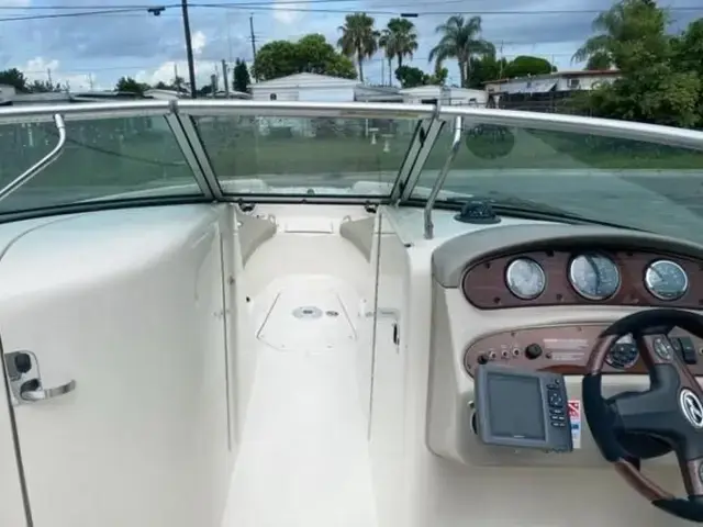 Sea Ray 240 Sundeck