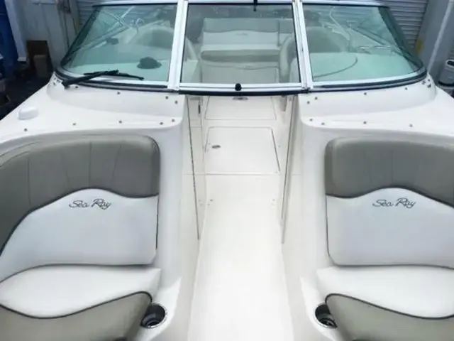 Sea Ray 240 Sundeck