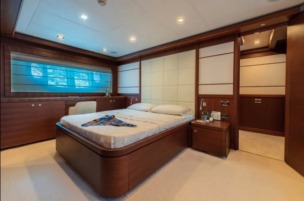 2010 Custom navetta 33