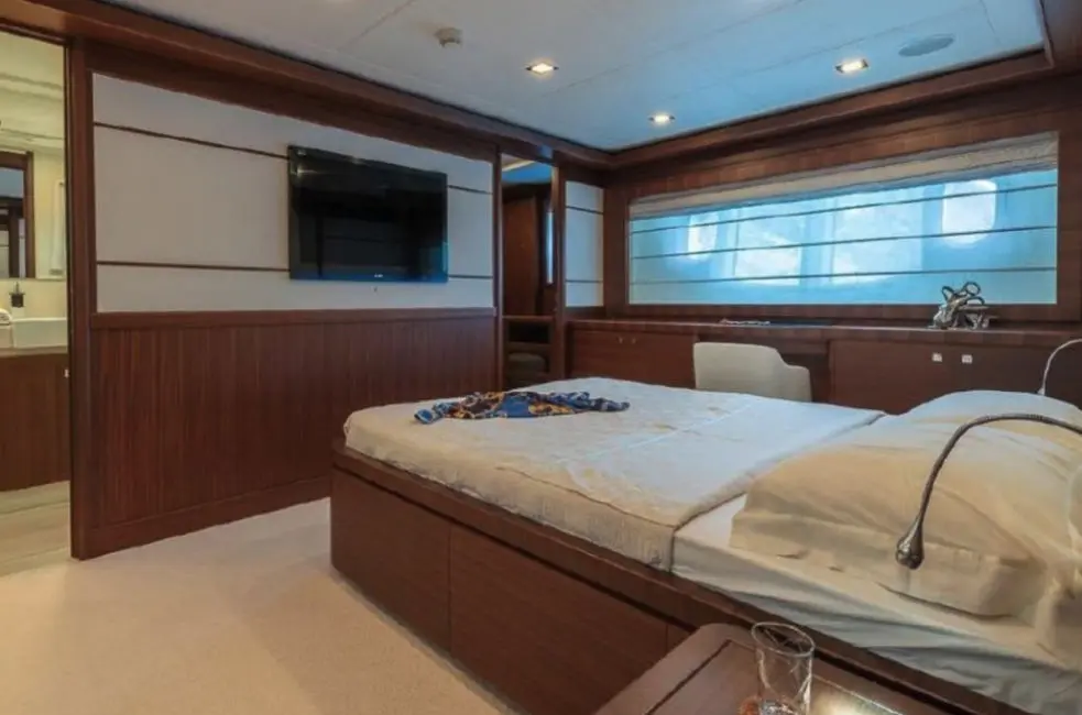 2010 Custom navetta 33