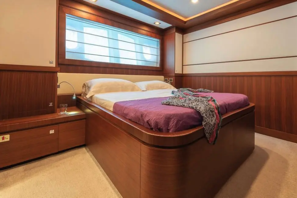 2010 Custom navetta 33