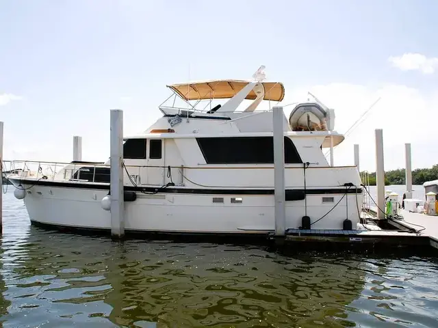 Hatteras 53 Extended Deckhouse