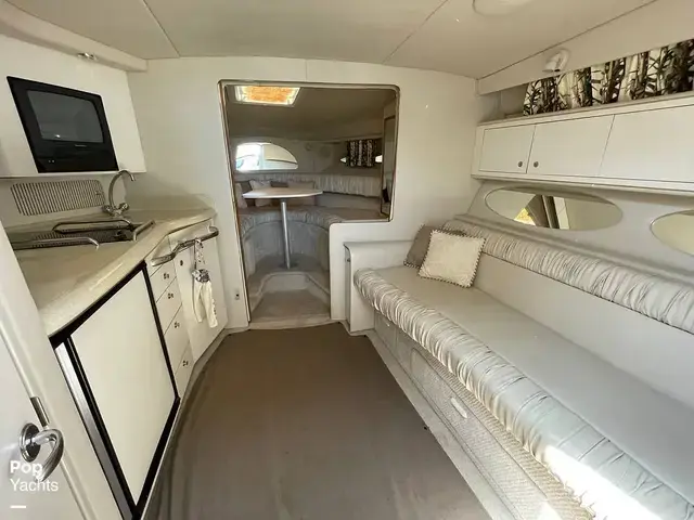 Sea Ray 330 Express Cruiser