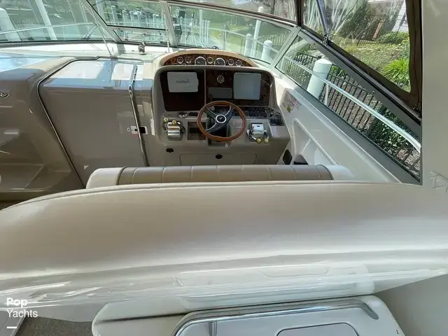 Sea Ray 330 Express Cruiser