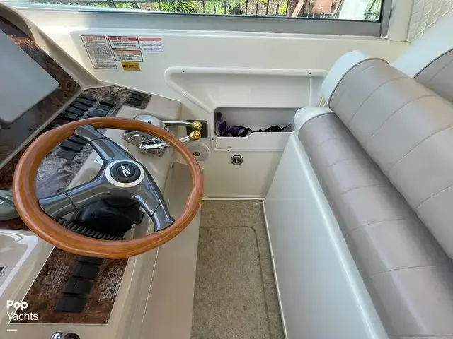 Sea Ray 330 Express Cruiser