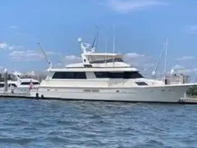 Hatteras 70 Cockpit Motor Yacht