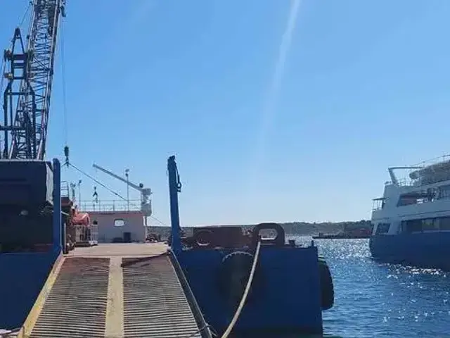 Flat TOP DECK BARGE