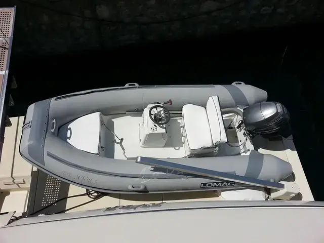 Ferretti Yachts 225 Fly