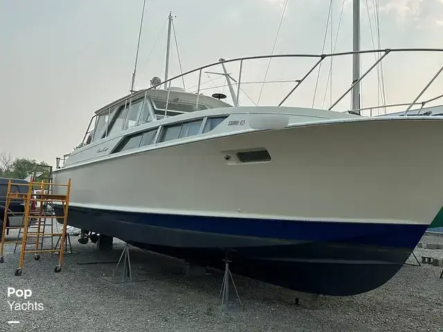 Chris Craft 38 Commander