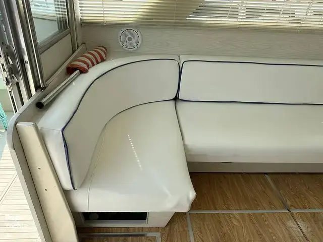 Chris Craft 38 Commander