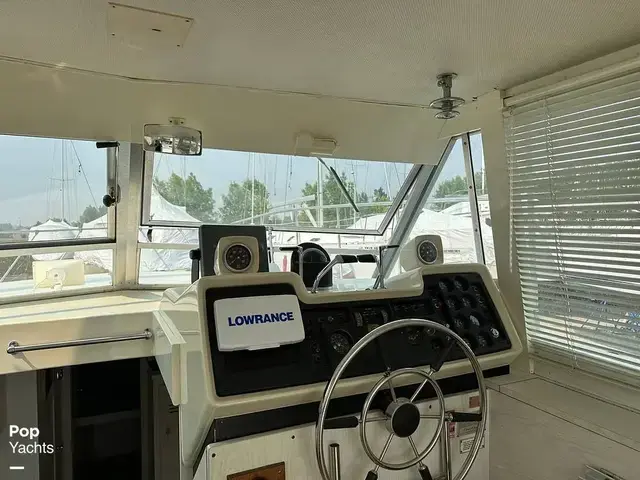 Chris Craft 38 Commander