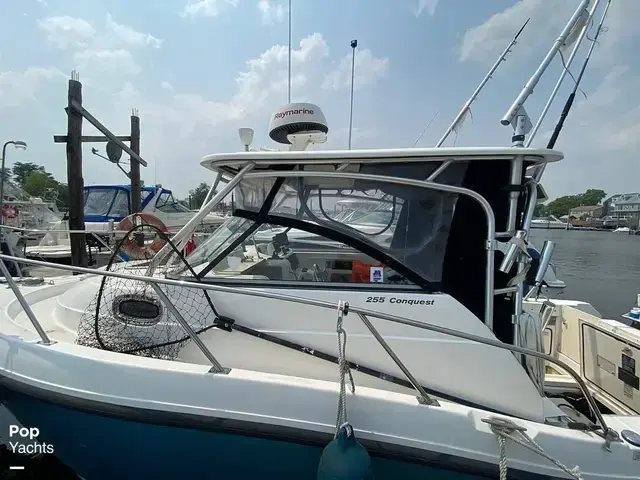 Boston Whaler 255 Conquest