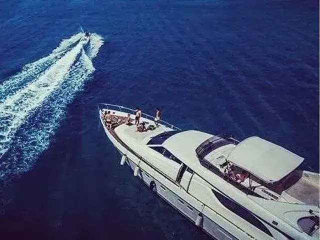 Ferretti Yachts 72