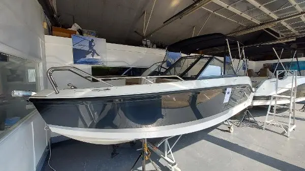 2023 Quicksilver activ 555 bowrider