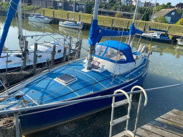 Oyster Mariner 35