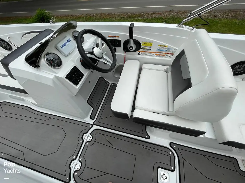 2022 Hurricane sundeck sport ob 205