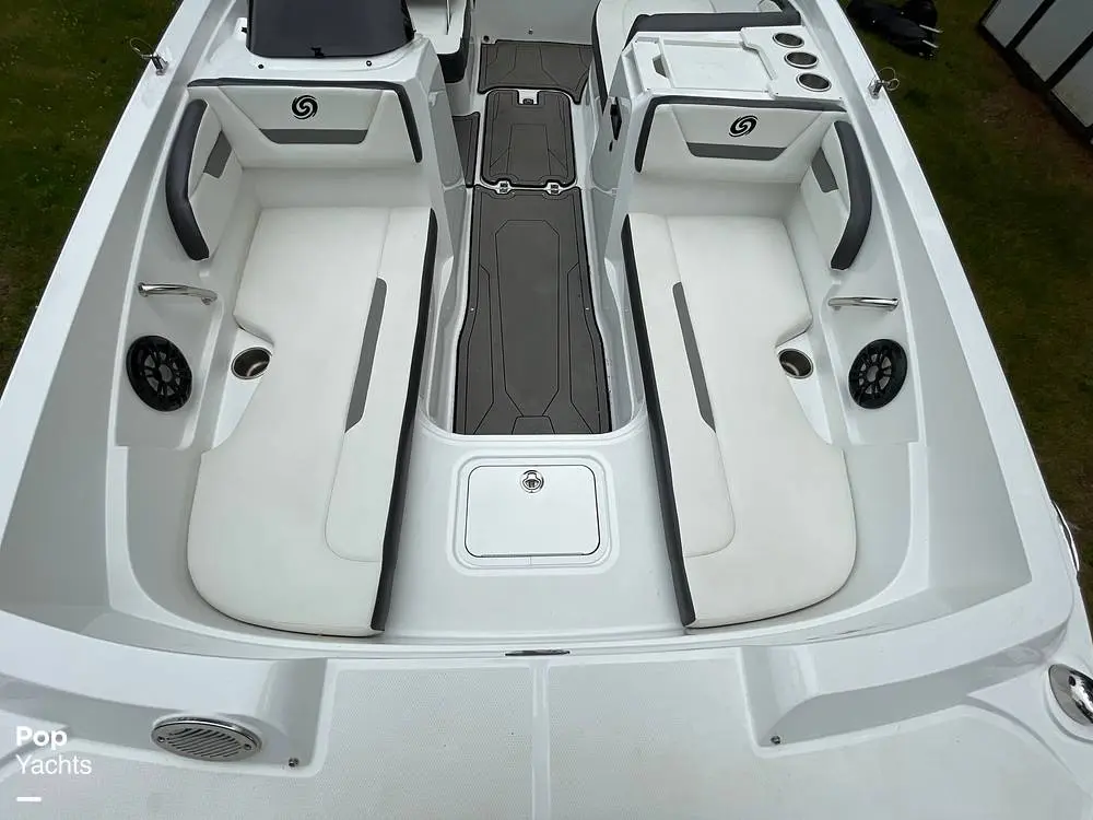 2022 Hurricane sundeck sport ob 205