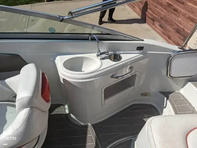 Crownline Deck Boat 220 Ex