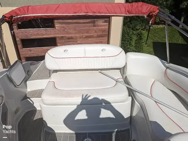 Crownline Deck Boat 220 Ex