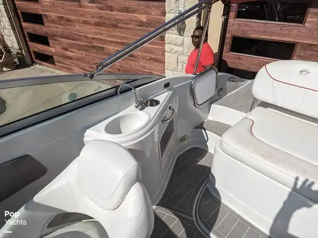 Crownline Deck Boat 220 Ex