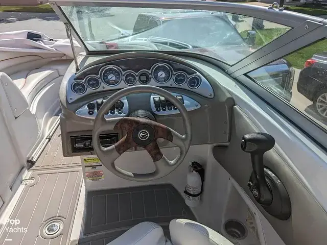 Crownline Deck Boat 220 Ex