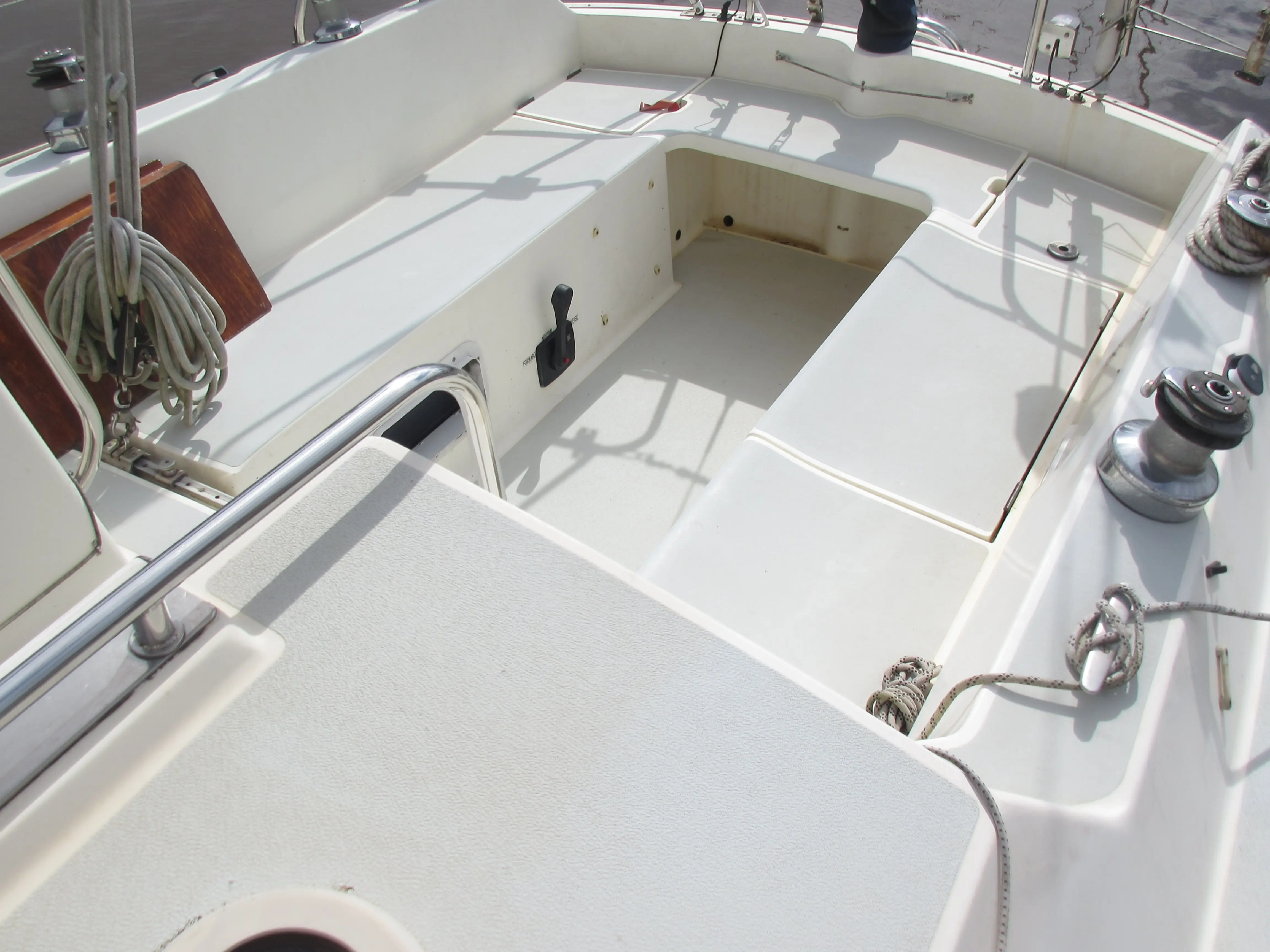 1984 Moody 31 bilge keel