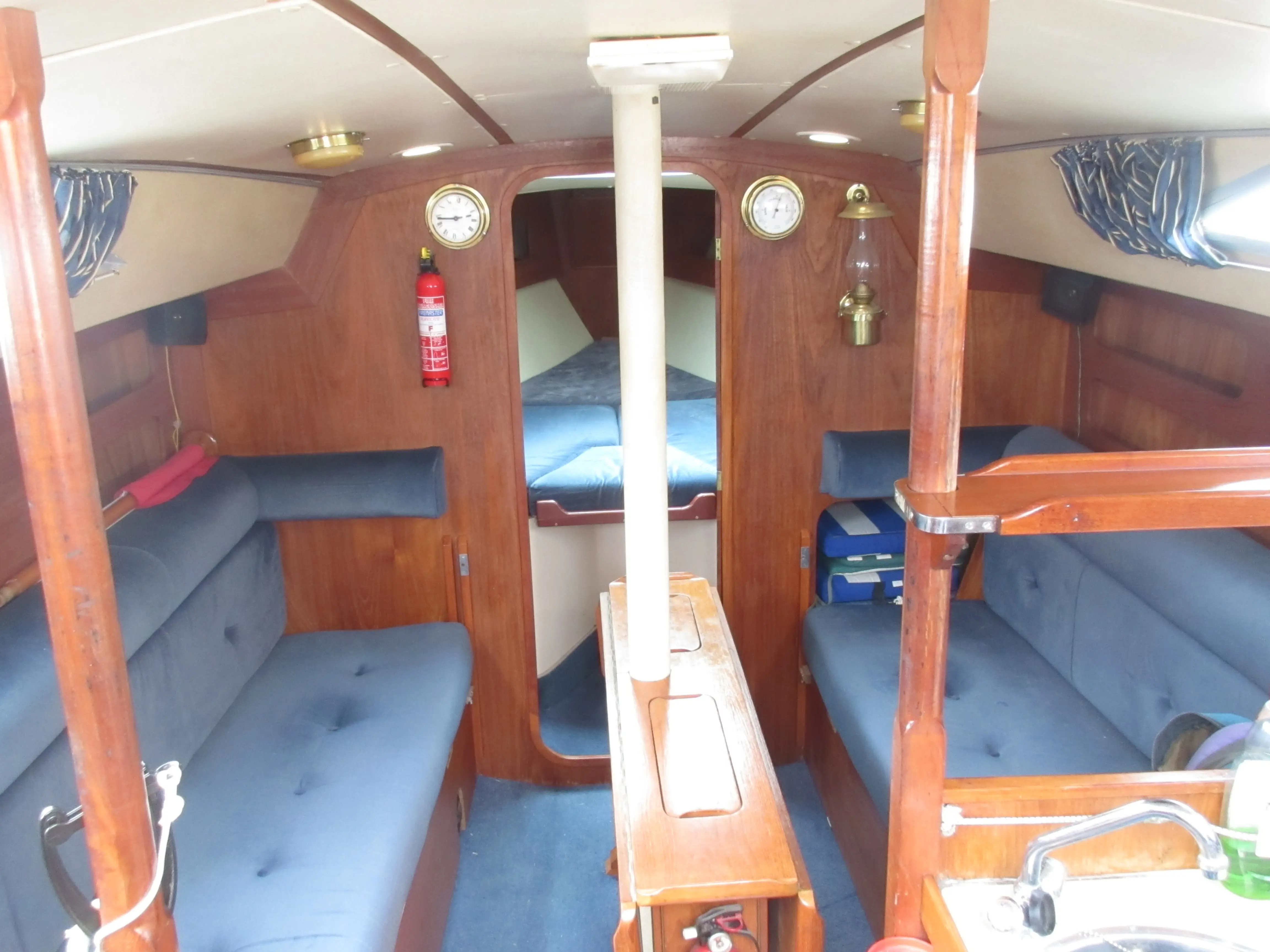 1984 Moody 31 bilge keel