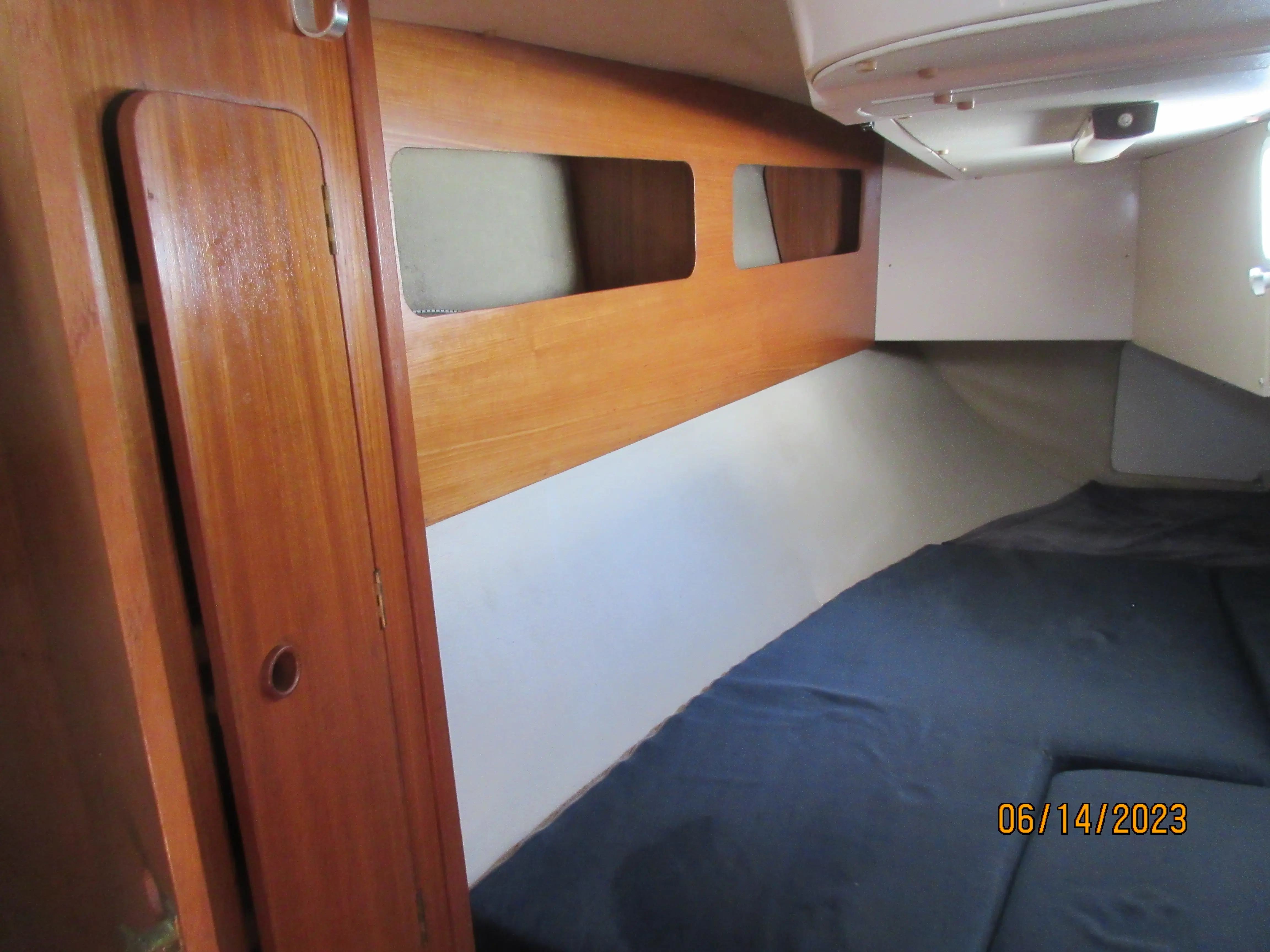 1984 Moody 31 bilge keel