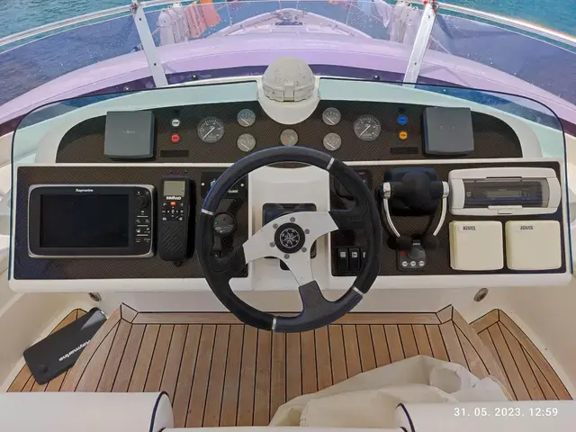 Fairline Squadron 52