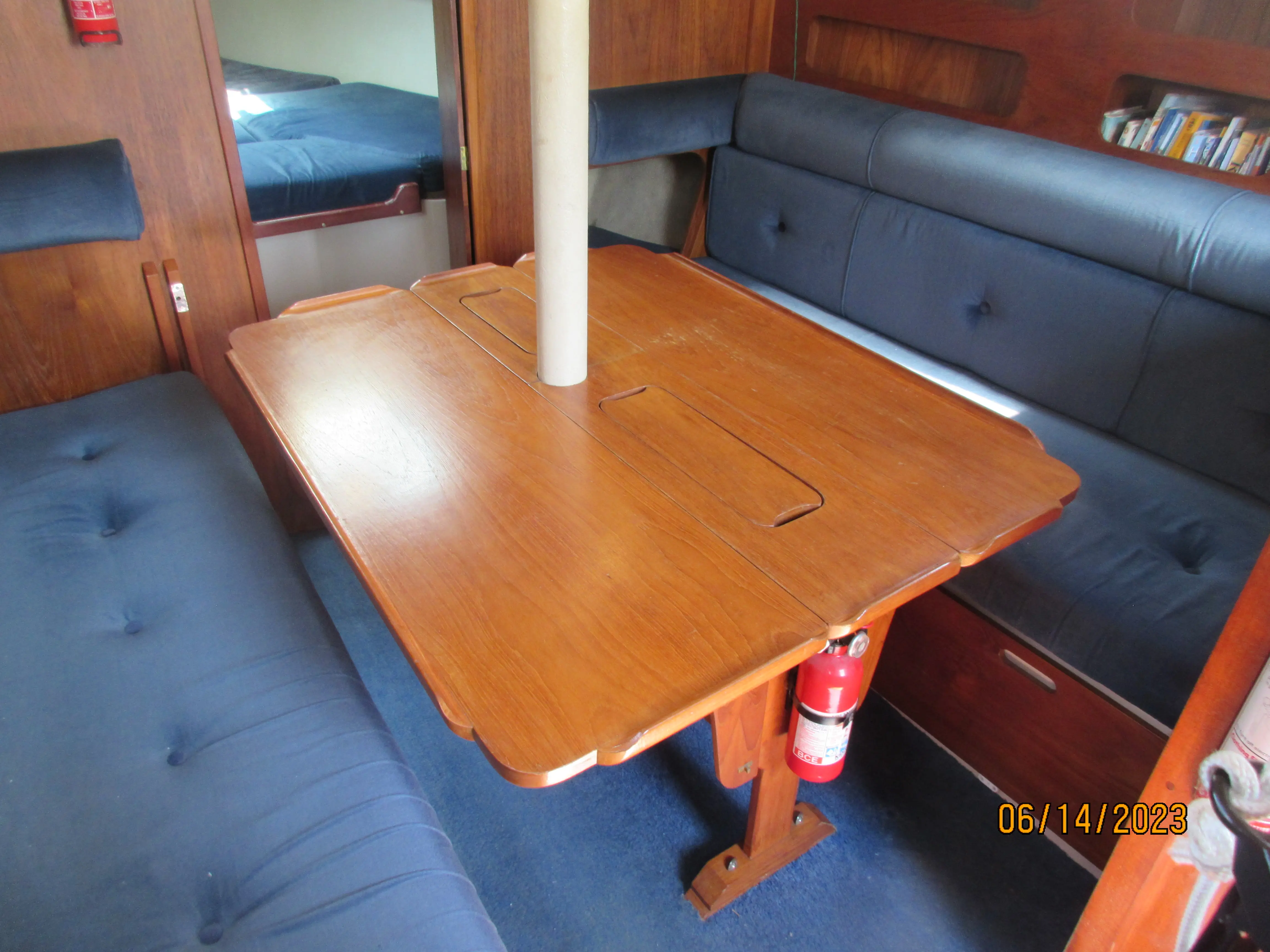 1984 Moody 31 bilge keel