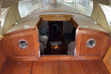 Classic 33' Fantasi Yachts Sloop