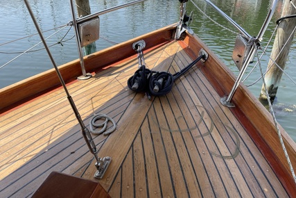 Classic 33' Fantasi Yachts Sloop