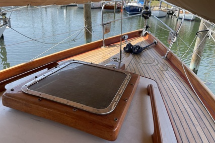 Classic 33' Fantasi Yachts Sloop