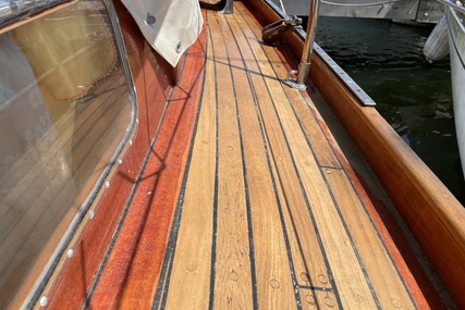 Classic 33' Fantasi Yachts Sloop