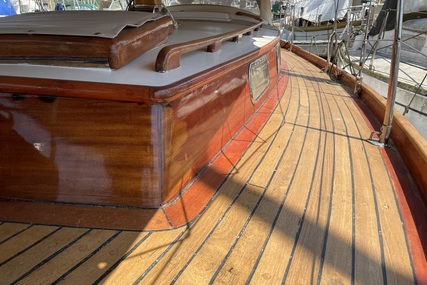 Classic 33' Fantasi Yachts Sloop