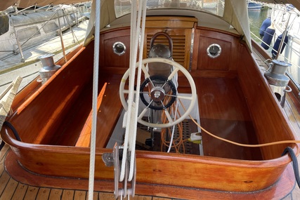 Classic 33' Fantasi Yachts Sloop