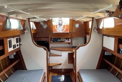 Classic 33' Fantasi Yachts Sloop