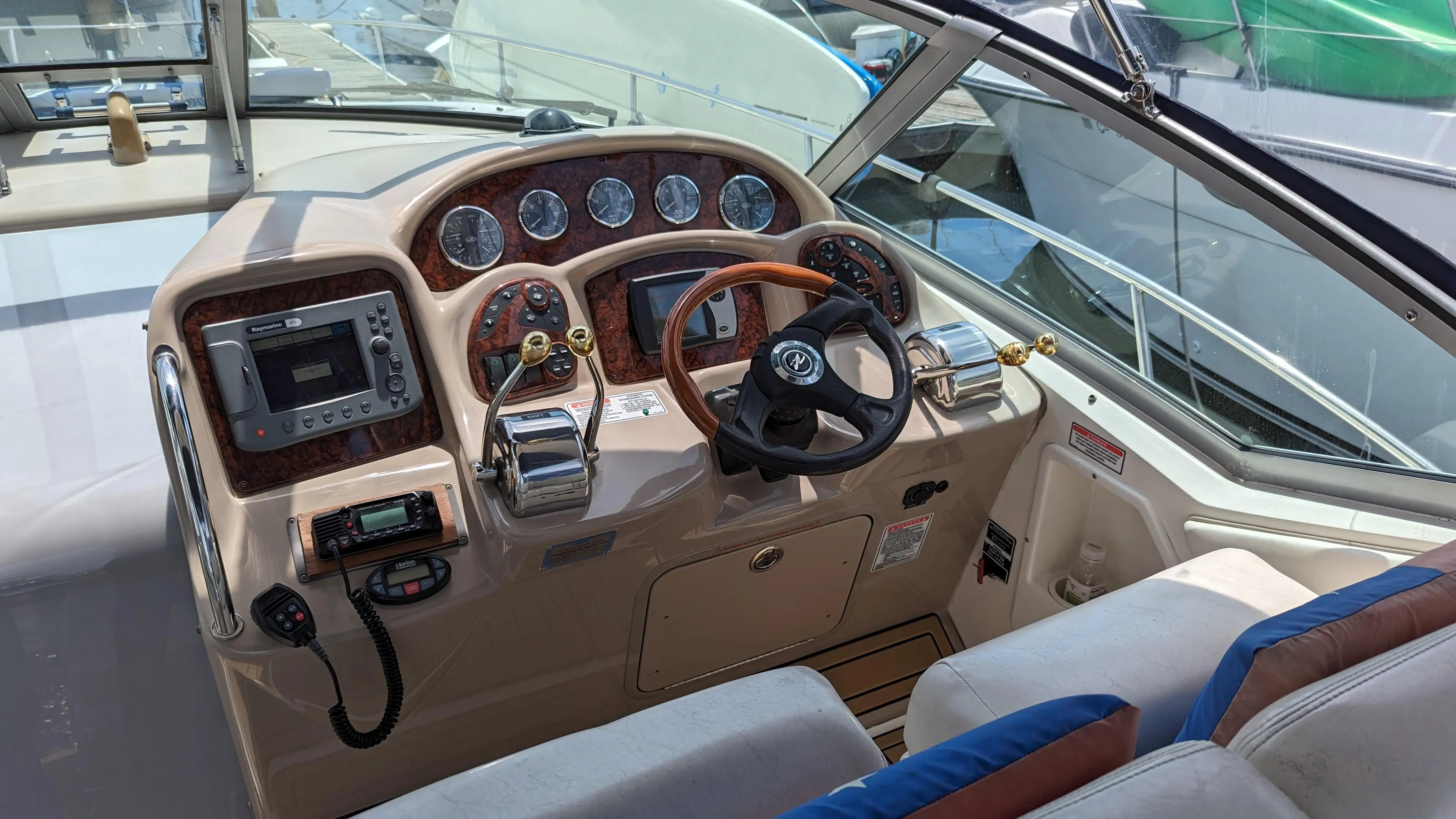 2005 Sea Ray sundancer 320