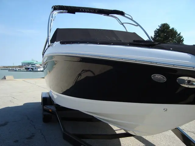 Cobalt 242 Bowrider