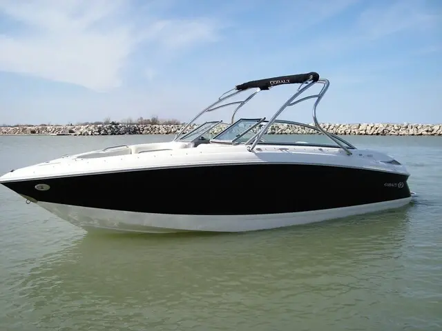 Cobalt 242 Bowrider