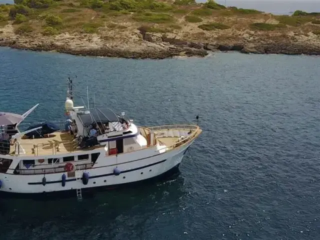 Gentleman's Wooden Boats Yacht