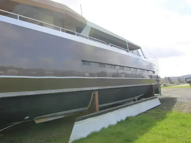 Pedigree Cat BLOOMFIELD 86′ MOTORSAILER