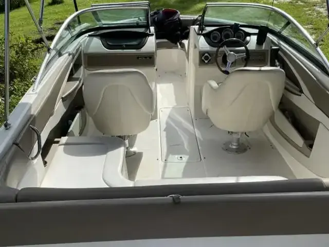 Sea Ray 230