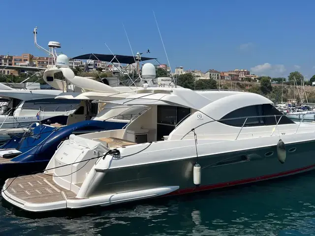 Riviera 5000 Sport Yacht