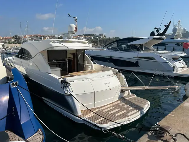 Riviera 5000 Sport Yacht