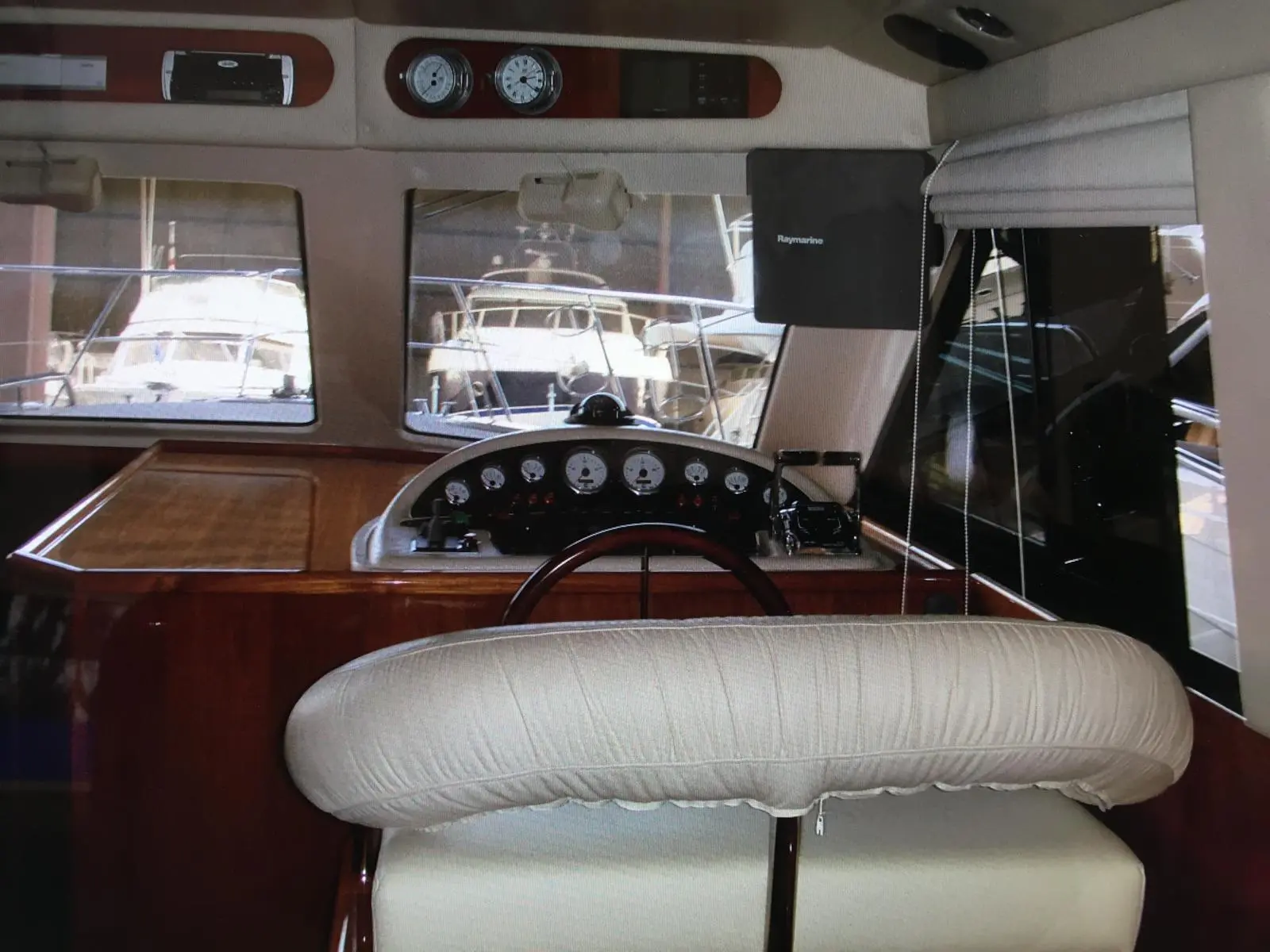 2004 Riviera 42 flybridge