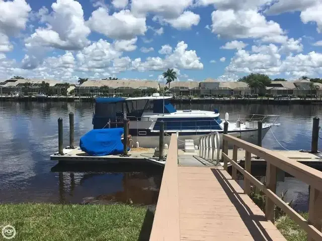 Hatteras 41 Double Cabin Motor Yacht