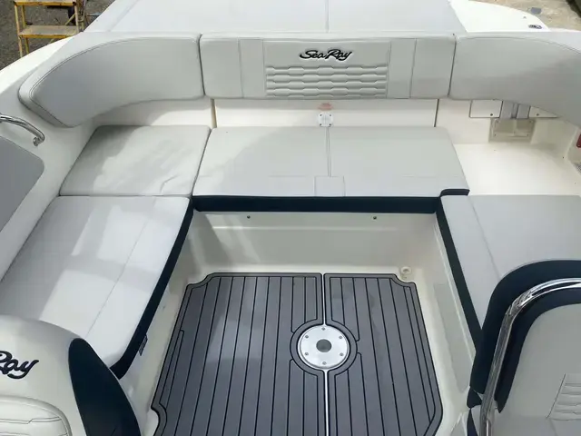 Sea Ray 210 SPXE