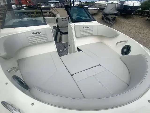 Sea Ray 210 SPXE